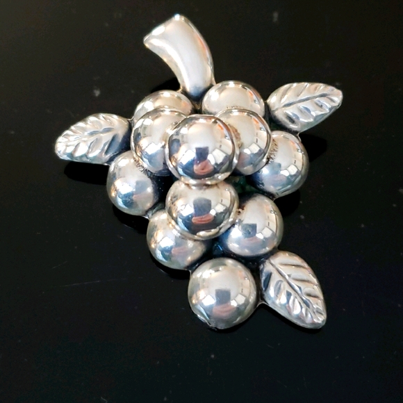 Vintage Mexico Silver Grape Bunch Broach - Picture 1 of 6